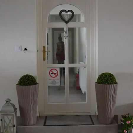 Bed & Breakfast Fonix Design *