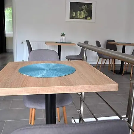 לינה וארוחת בוקר Fonix Design דברצן