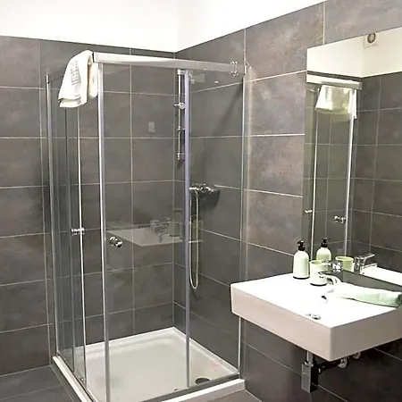 לינה וארוחת בוקר Fonix Design 3*