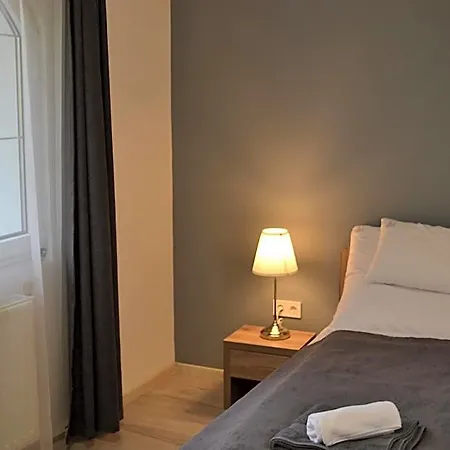 לינה וארוחת בוקר Fonix Design דברצן